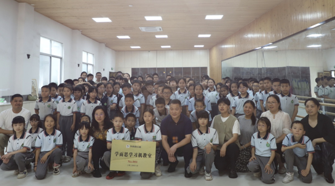 瀘定縣二郎山片區(qū)寄宿制學(xué)校、縉云縣長坑小學(xué)接受學(xué)習(xí)機捐贈2.jpg